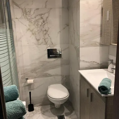 Sunny 1 Bedroom Апартаменты *